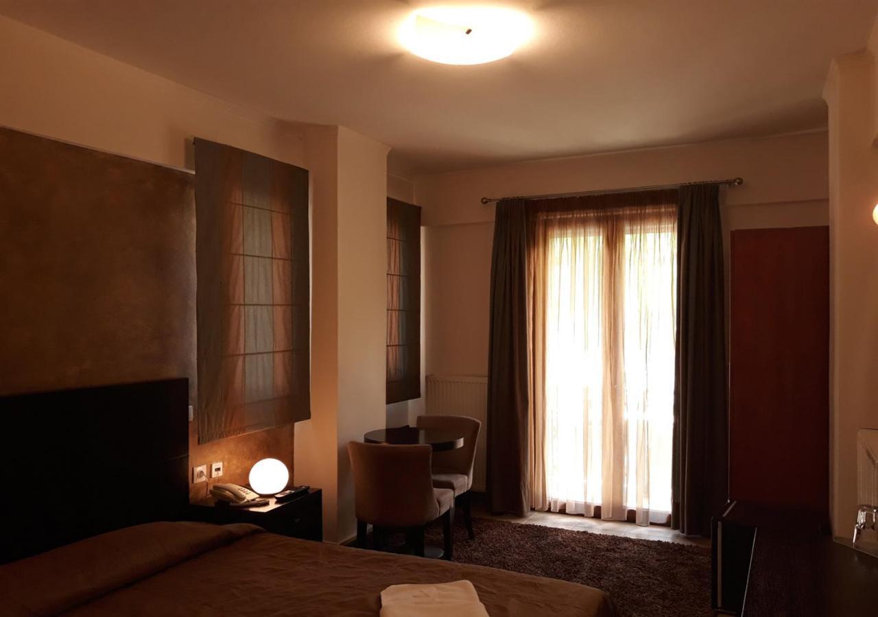 Ahilion Hotel カラブリタ エクステリア 写真