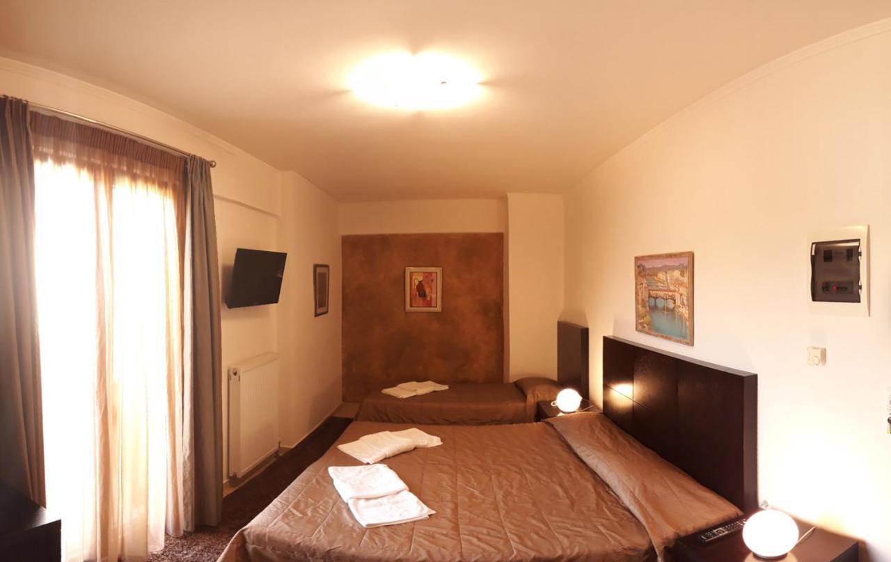 Ahilion Hotel カラブリタ エクステリア 写真